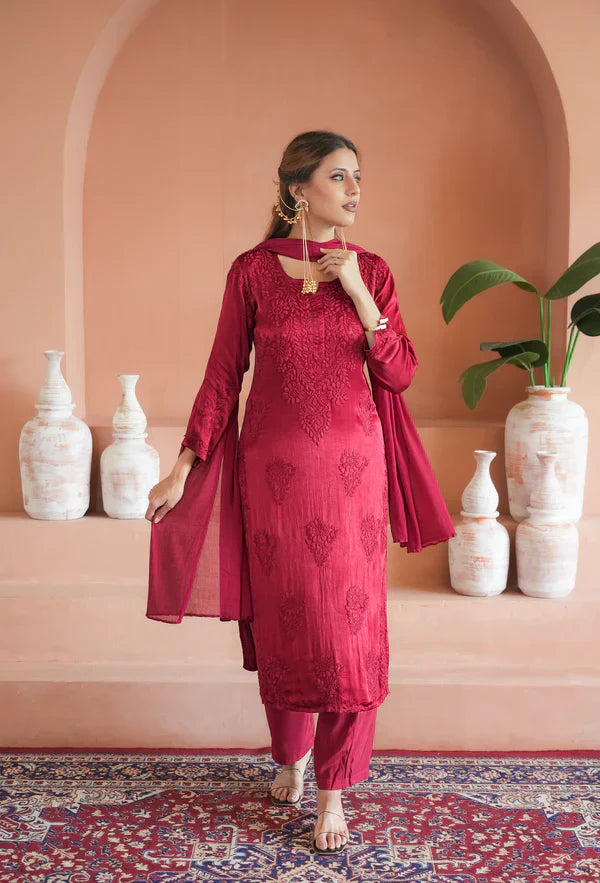 Gulnaar chinon chikankari 3 pc set in (Maroon)