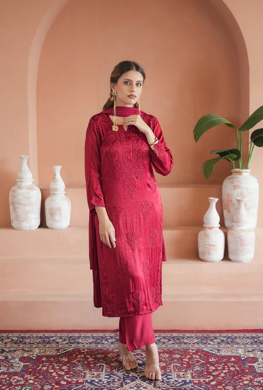 Gulnaar chinon chikankari 3 pc set in (Maroon)