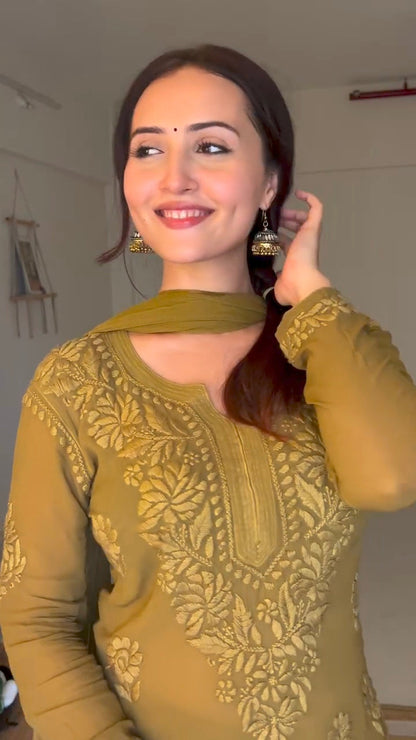 Varsha Rekhate In Viscose Georgette Straight Kurta Set With 3D Work  (mehndi green)